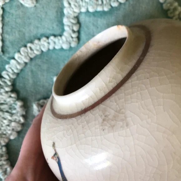 Small Beige & Metallic Gold Japanese Porcelain Ceramic Jar With Peacock Birds - Picture 13 of 15